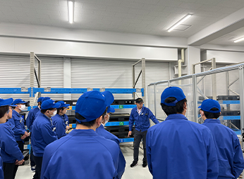 ウォータージェット加工やマシニングセンタをご覧いただきました