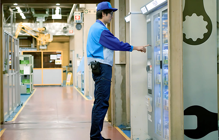 アイコクアルファ株式会社　ラクラクハンド事業部 調達グループ　技術職マネージャー　川合 純一郎 さま